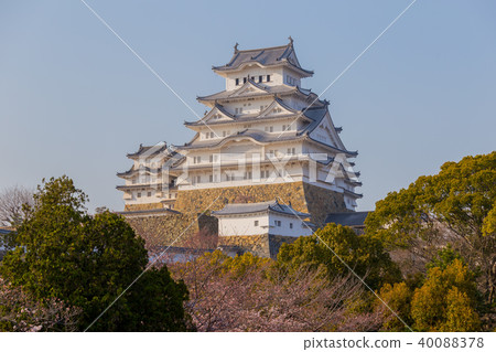 Aozora and the castle tower of Himeji Castle 40088378
