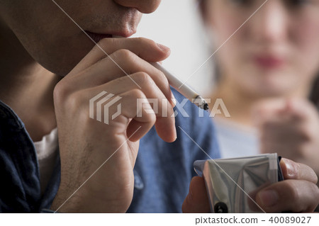 抽煙 40089027