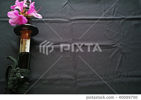 Unspoiled Japanese sword and azalea flowers 40089700