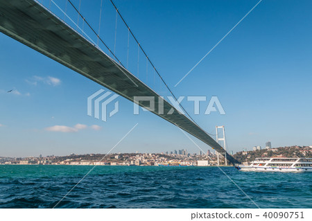 Bosphorus Bridge in Istanbul Bosphorus Bridge in Istanbul 40090751