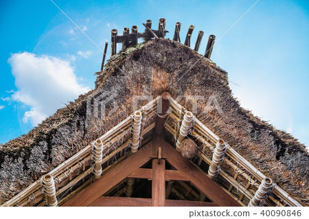 Thatched roof houses 40090846