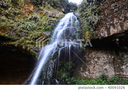 台灣南投杉杉林松t岩崎南投Sunlinksea瀑布瀑布 40091026