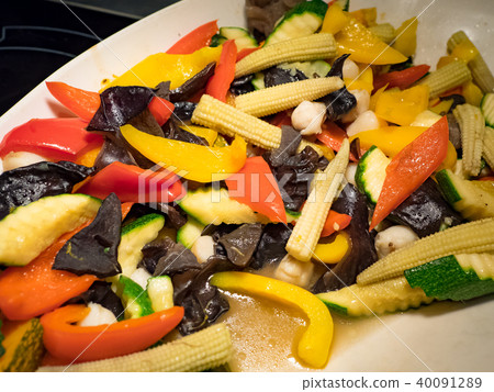 Stir-fried vegetables 40091289