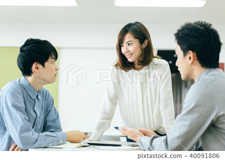 Casual business scene 40091806