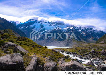 Hooker Valley Truck at Mount Cook National Park 40091986