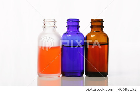 Dropper bottles on white Dropper bottles on white 40096152