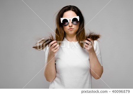 Attractive overweight woman in sunglasses 40096879