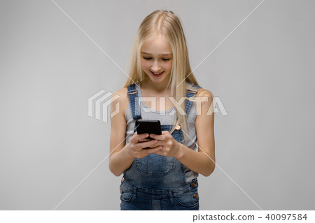 Young girl presenting telephone Young girl presenting telephone 40097584