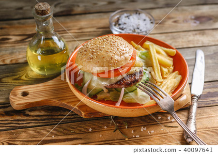 Home-made hamburger with beef Home-made hamburger with beef 40097641