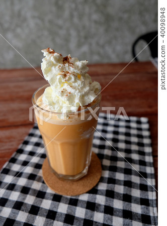 Iced tea with milk smoothies in a glass cup 40098948