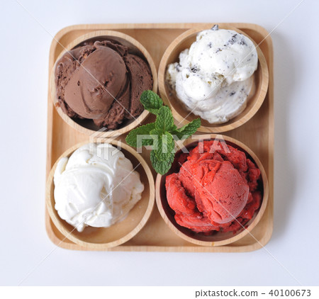 Homemade mixed  Ice cream scoops on wooden bowl 40100673