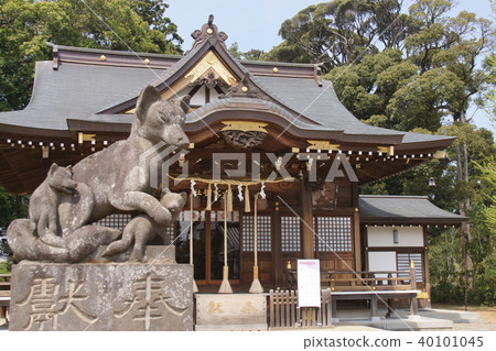 Womanizing shrine 40101045