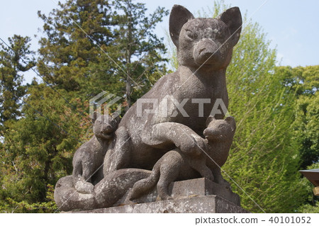 Womanizing shrine 40101052