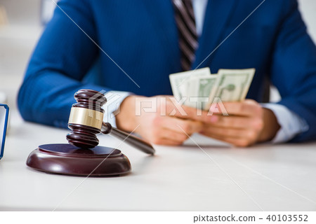 Lawyer receiving money as bribe 40103552