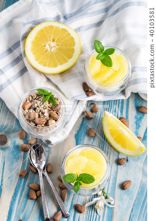 Yogurt with granola and grapefruit Yogurt with granola and grapefruit 40103581