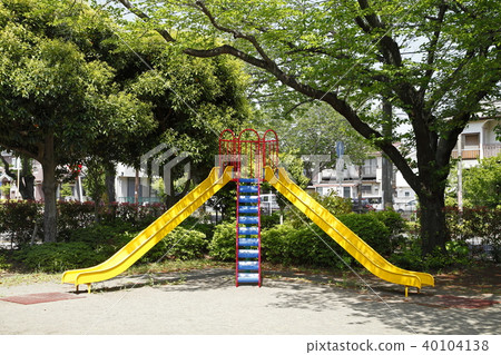 滑倒（在公園裡玩設備） 40104138