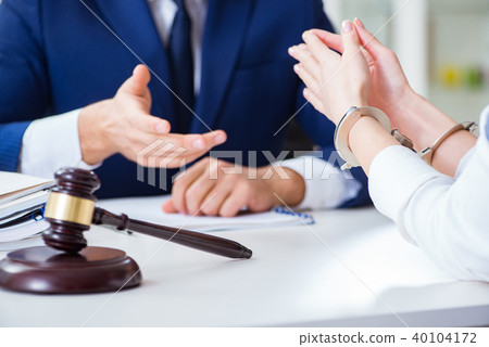 Lawyer talking to his client in office 40104172