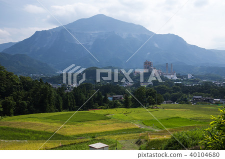 Terasaka rice paddy and Mt. 40104680