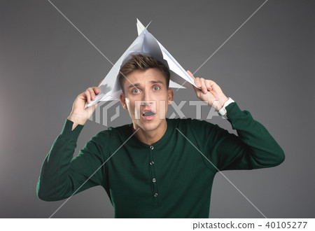 Amused guy holding records above his head 40105277