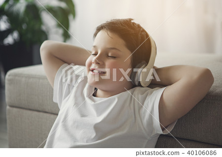 Relaxed boy listening to music with headphones 40106086