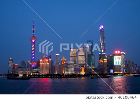 View from the Bund, the night view of Shanghai Pudong Luger Zui (Pudong, Lujiazui) 40106464