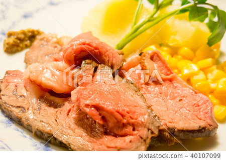 Homemade roast beef 40107099