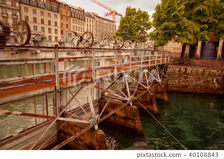 Lake Geneva & lock Lake Geneva & lock 40108843