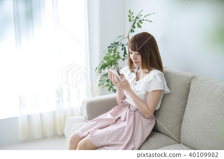 Young woman lifestyle smartphone Young woman lifestyle smartphone 40109982