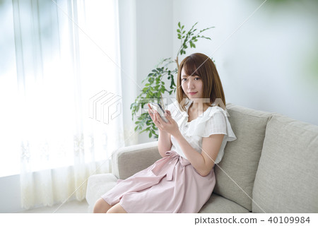 Young woman lifestyle smartphone Young woman lifestyle smartphone 40109984