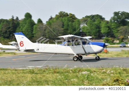 在著陸期間的輕型飛機 在著陸期間的輕型飛機 40110011