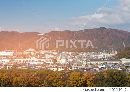 City residence in mountain during autumn 40111642