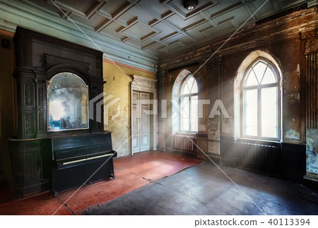 Very old room 40113394