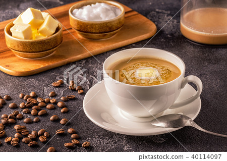 Bulletproof coffee, blended with organic butter Bulletproof coffee, blended with organic butter 40114097