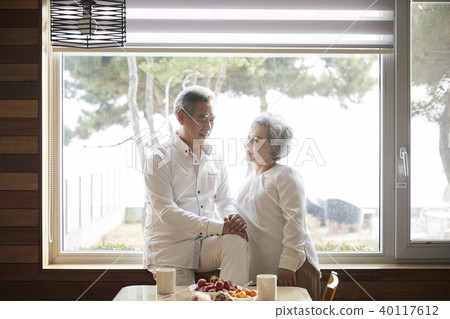 生活,老夫妻,丈夫,妻子,在一起 生活,老夫妻,丈夫,妻子,在一起 40117612