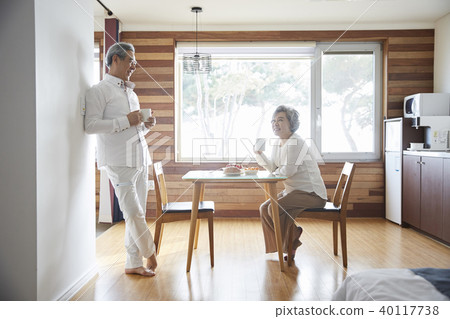 生活,老夫妻,丈夫,妻子,在一起 生活,老夫妻,丈夫,妻子,在一起 40117738