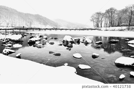 斯諾伊冬季景觀 40121738