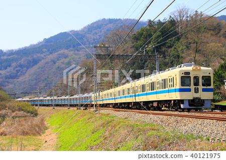 小田急5200在山區運行 小田急5200在山區運行 40121975