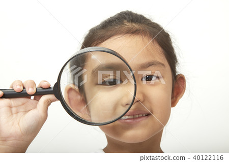 asian child girl with a magnifying glass asian child girl with a magnifying glass 40122116
