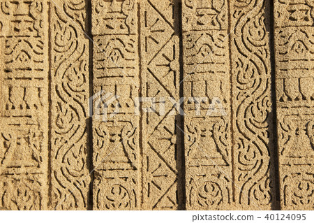 Artwork on Stone Wall 40124095