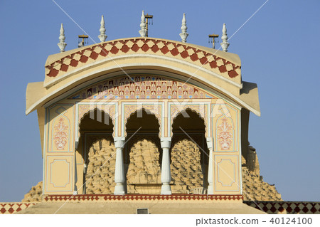 Top Portion of Temple 40124100