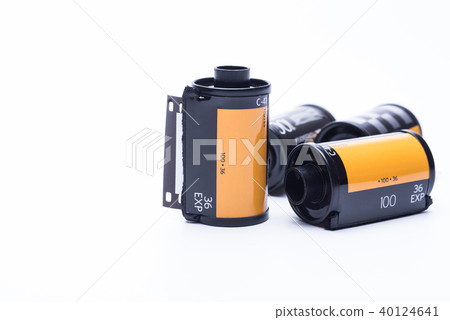 photo film in cartridge on white background. photo film in cartridge on white background. 40124641