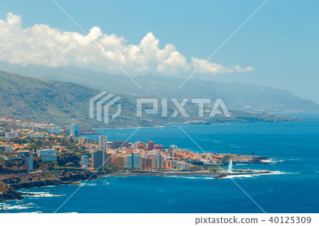 Aerial view of city center of Puerto de la Cruz Aerial view of city center of Puerto de la Cruz 40125309