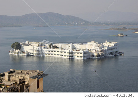 Palace amidst Lake Pichola 40125343