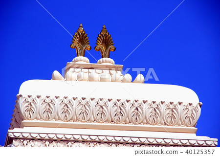 Top Portion of Balcony 40125357