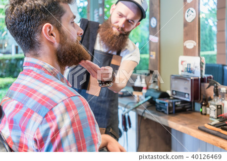 Close-up of the head of a redhead bearded young man ready for a haircut 40126469