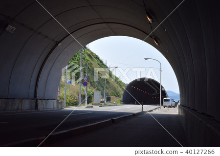 Coastal road shelter 40127266
