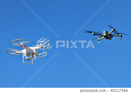 兩架無人機飛行 兩架無人機飛行 40127368