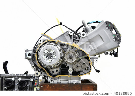 Maintenance of large motorcycle engine 40128990