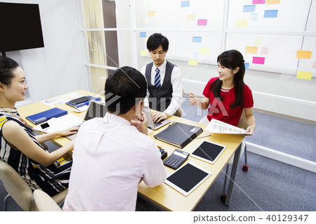 Meeting Presentation Woman Male Business Office Businessman 40129347