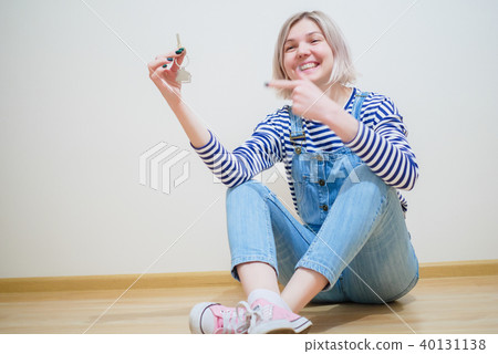 Photo of young blonde with keys from apartment 40131138